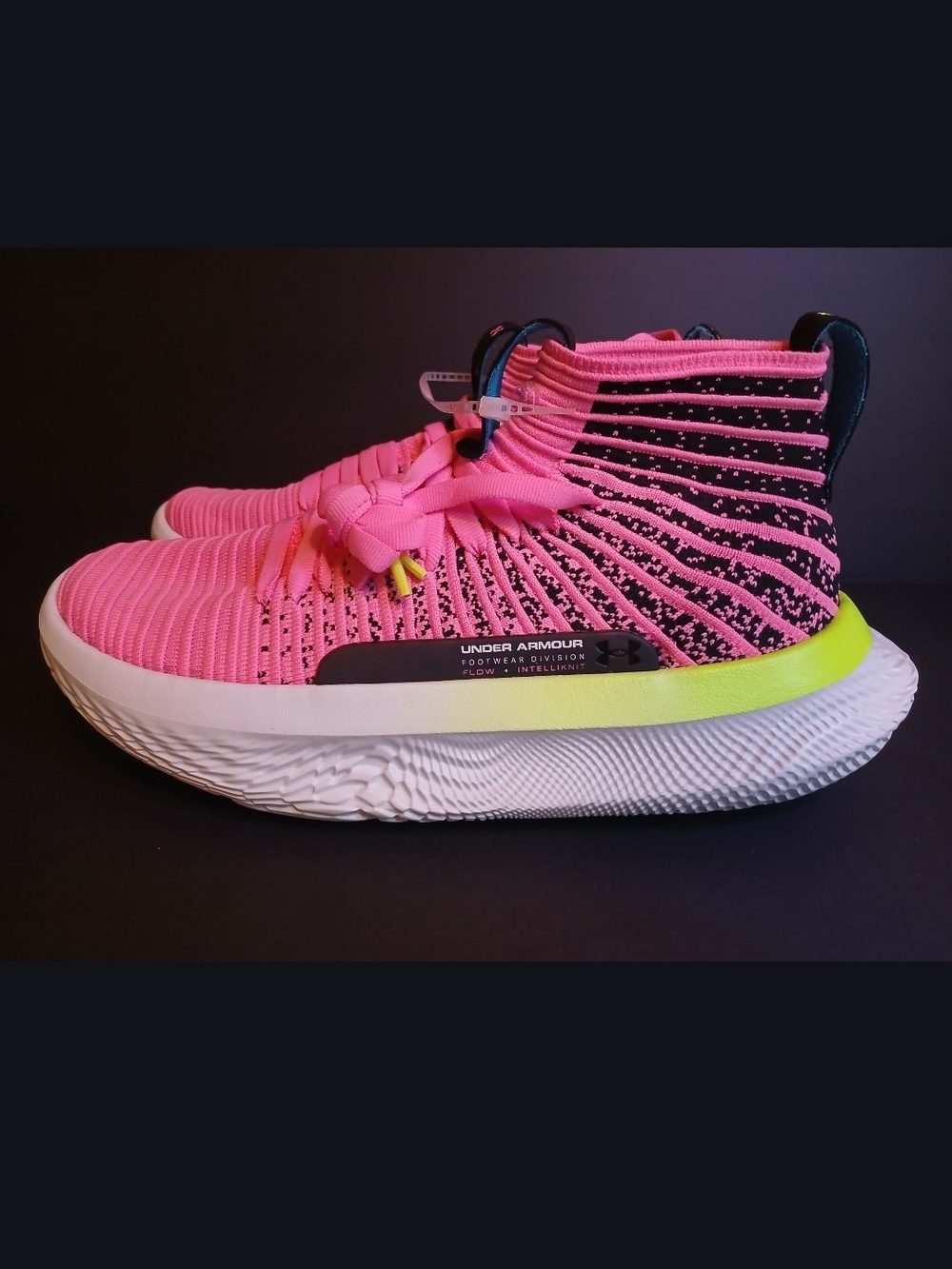 Under Armour Flow FUTR X Elite. Pink Volt 3027937-600 NWT/No Box/ Men7/Women 8.5